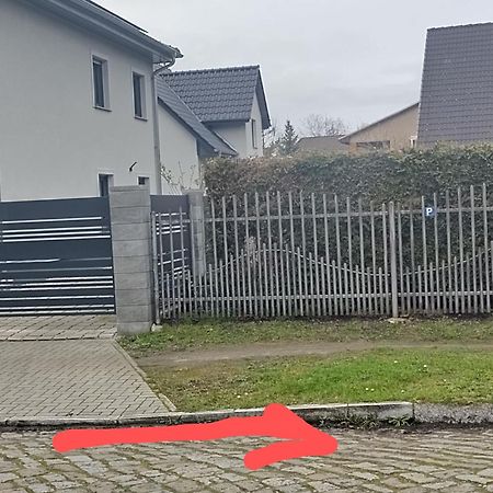 Schoene Neu Erbaute Wohnung Berlino Esterno foto